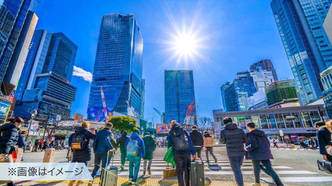 都心を歩く旅行者 訪日需要のイメージ